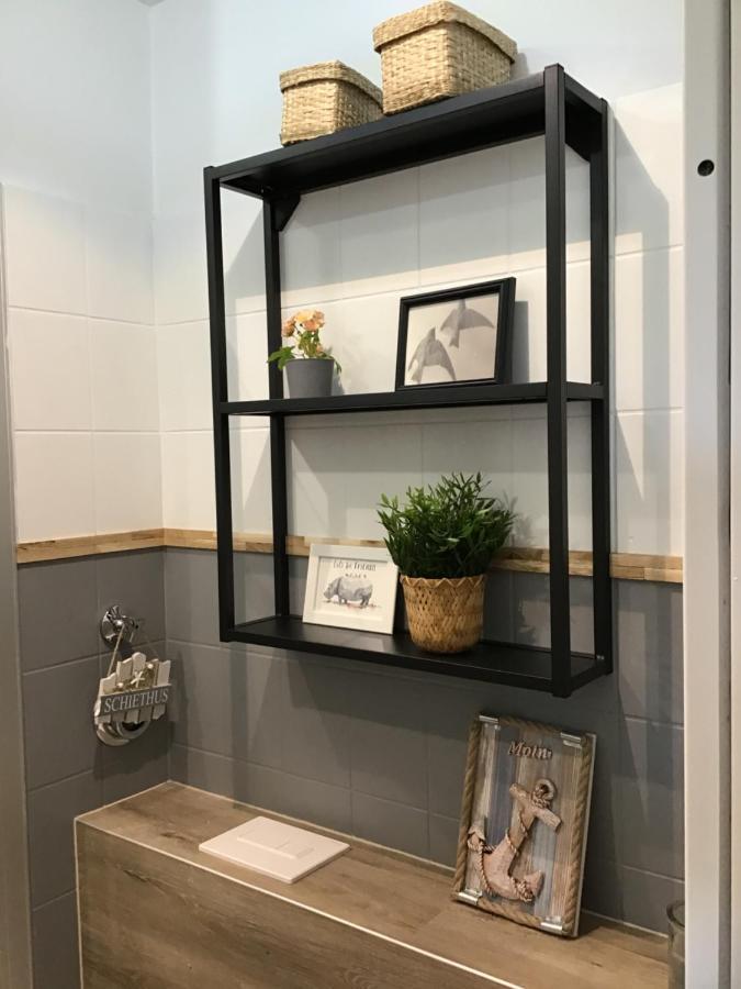Liebevoll Eingerichtete Ferienwohnung Luettje Koje Dornum Exterior foto